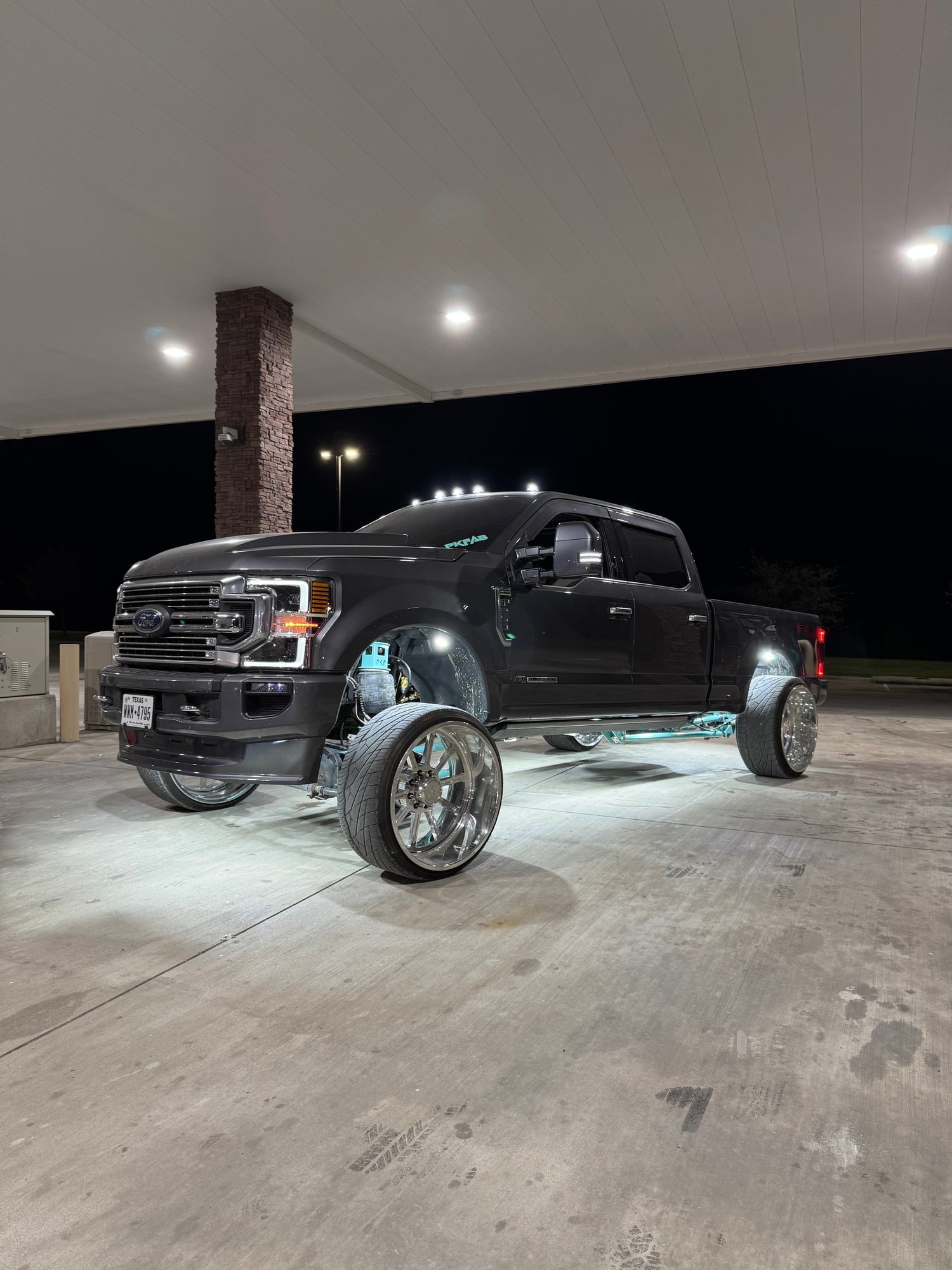 21 F-250 With our full air ride kit
